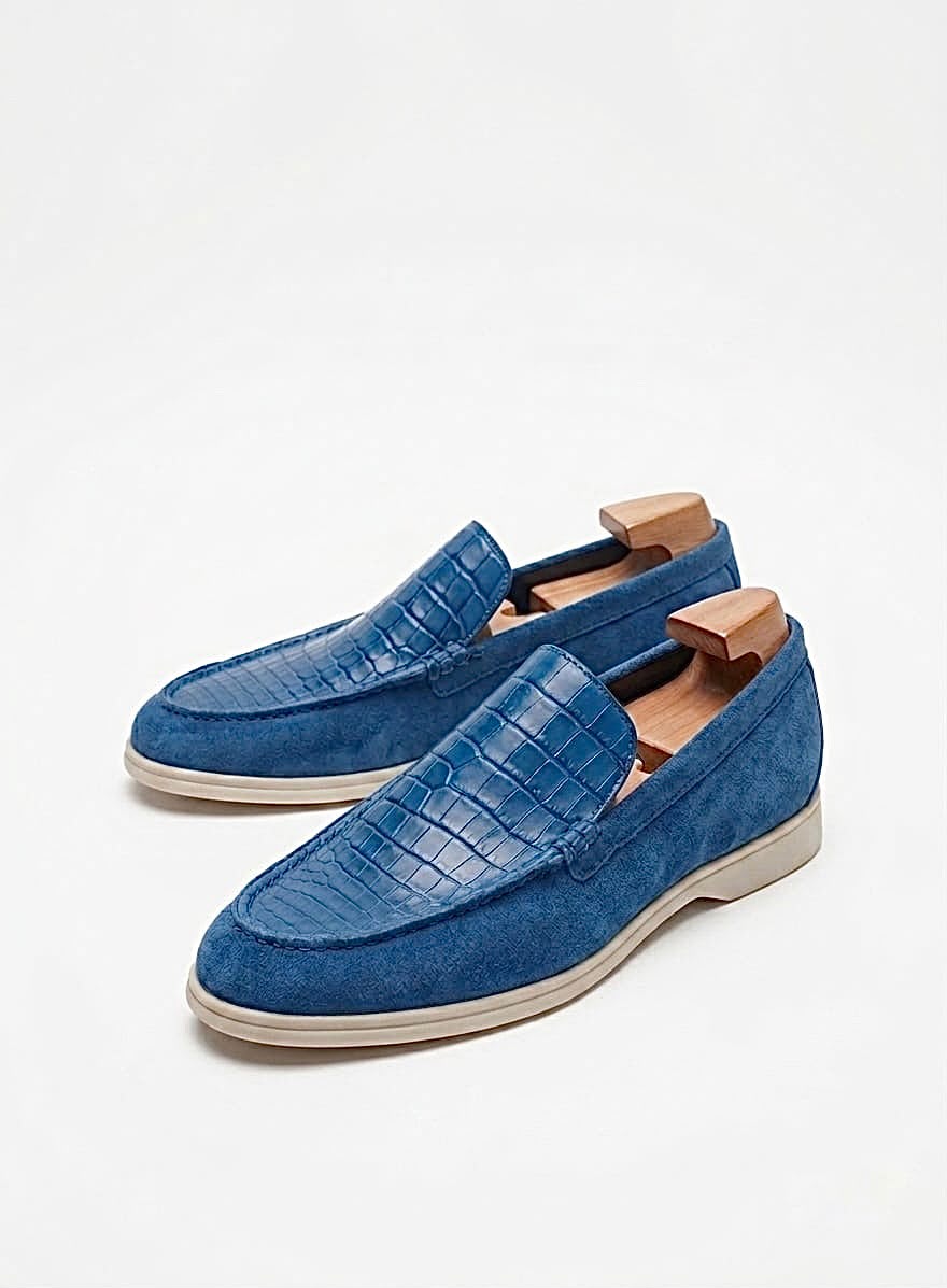 Blue Crocodile-original Suede Loafers
Handcrafted Luxury Footwear with Sleek Wooden Shoe Trees